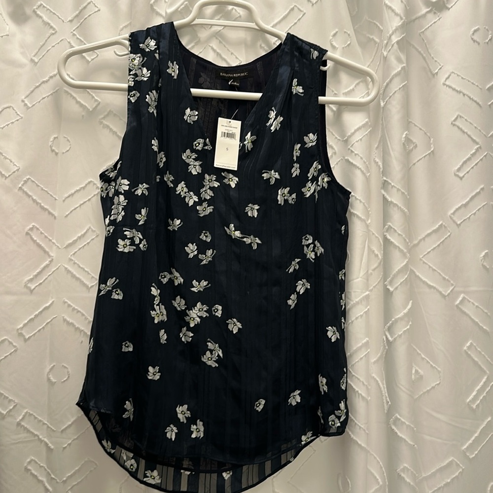 NWT Banana republic navy blouse white floral print small
